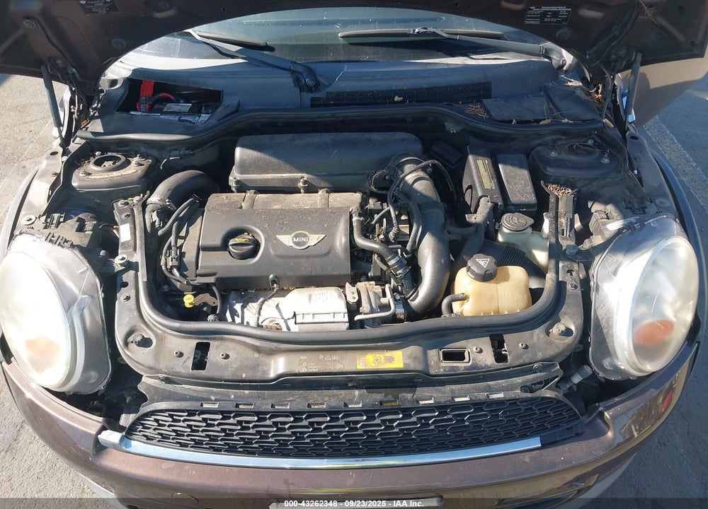 2011 MINI COOPER S VIN: WMWSV3C59BTY10955