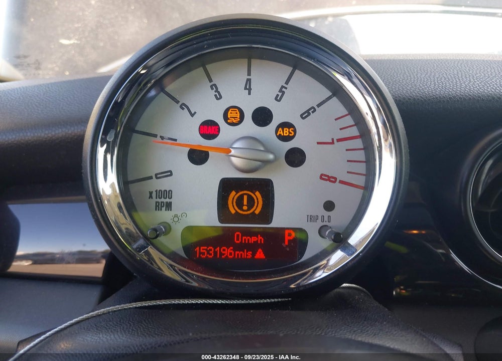 2011 MINI COOPER S VIN: WMWSV3C59BTY10955
