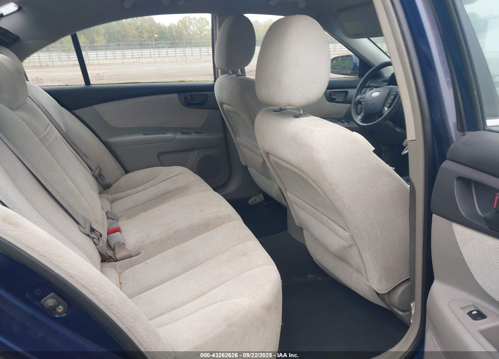 2007 KIA OPTIMA VIN: KNAGE123975156643