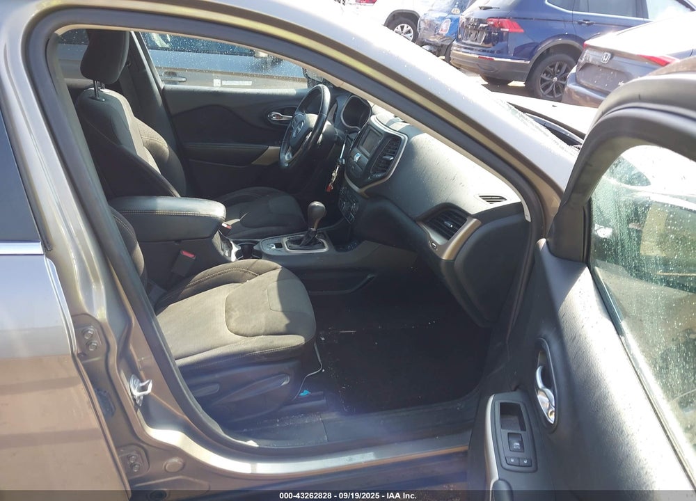 2017 JEEP CHEROKEE VIN: 1C4PJLCB2HW644392