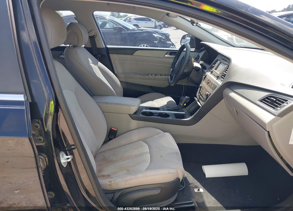 2016 HYUNDAI SONATA HYBRID VIN: KMHE24L1XGA019120
