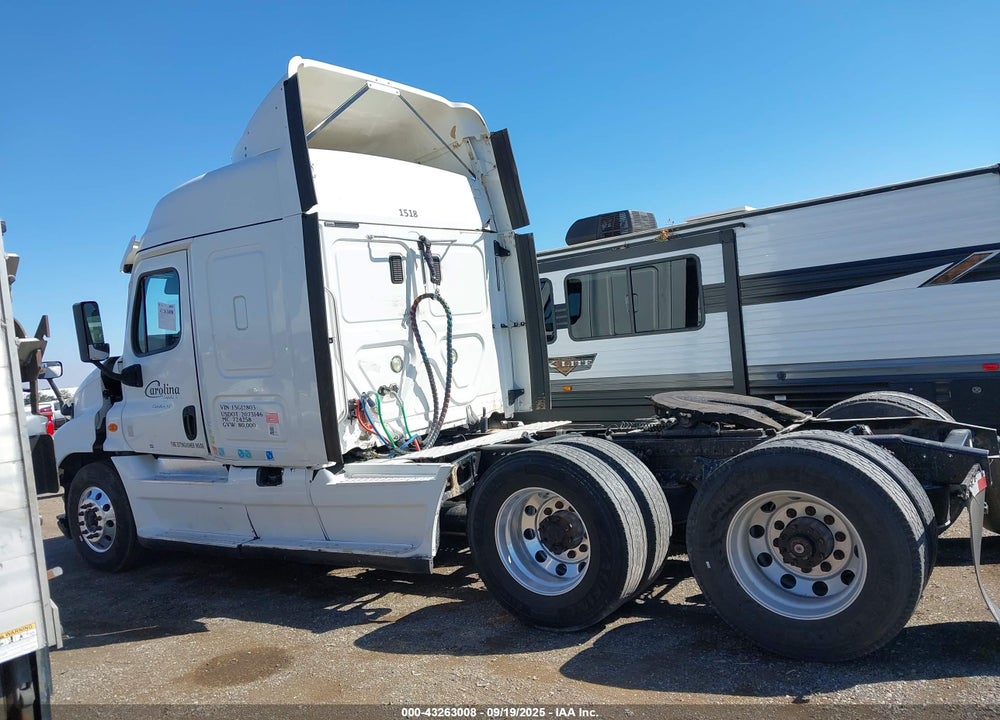 2015 FREIGHTLINER CASCADIA 125 VIN: 3AKGGLD64FSGJ2803