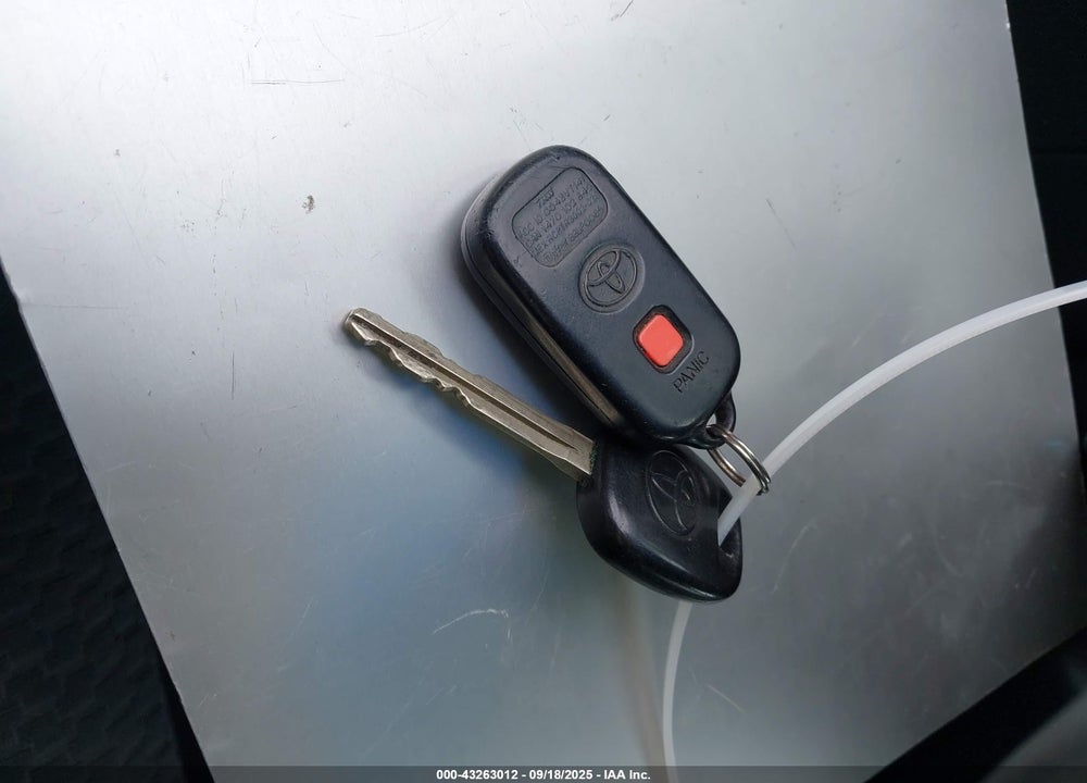 2008 TOYOTA MATRIX VIN: 2T1KR32E38C717194