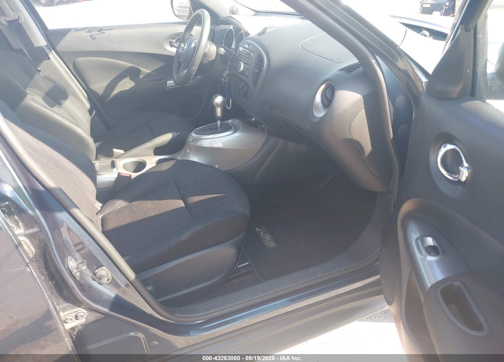2011 NISSAN JUKE VIN: JN8AF5MR2BT007031