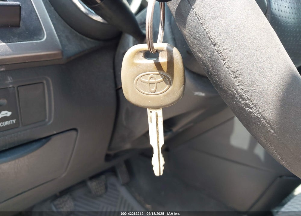 2007 TOYOTA MATRIX VIN: 2T1KR32E57C662603