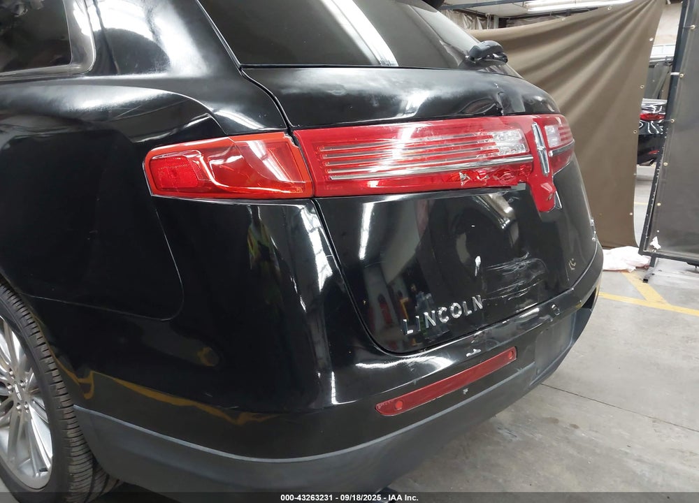 2016 LINCOLN MKT VIN: 2LMHJ5AT5GBL00597