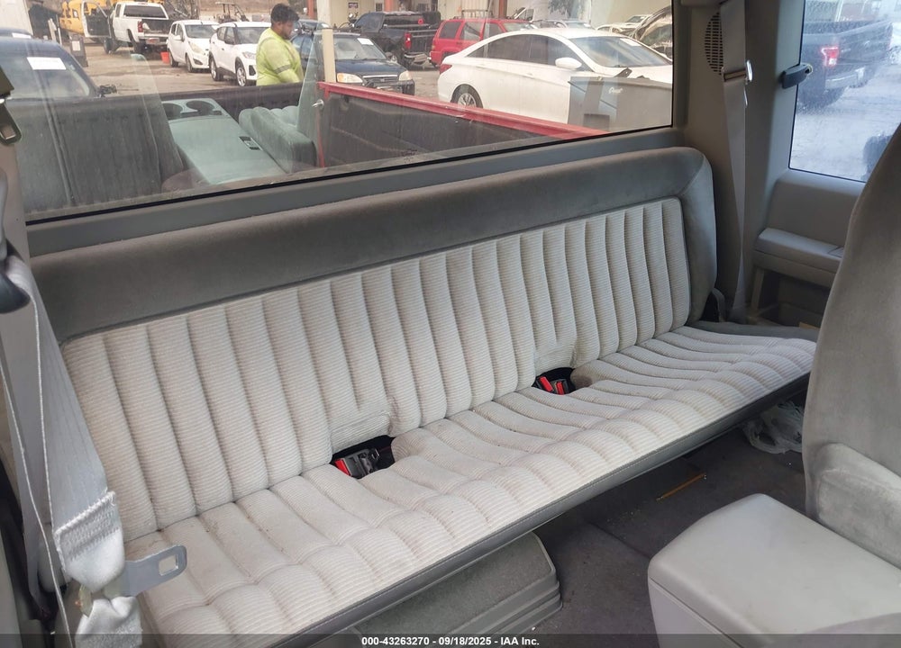 1992 CHEVROLET GMT-400 C1500 VIN: 2GCEC19H6N1257770