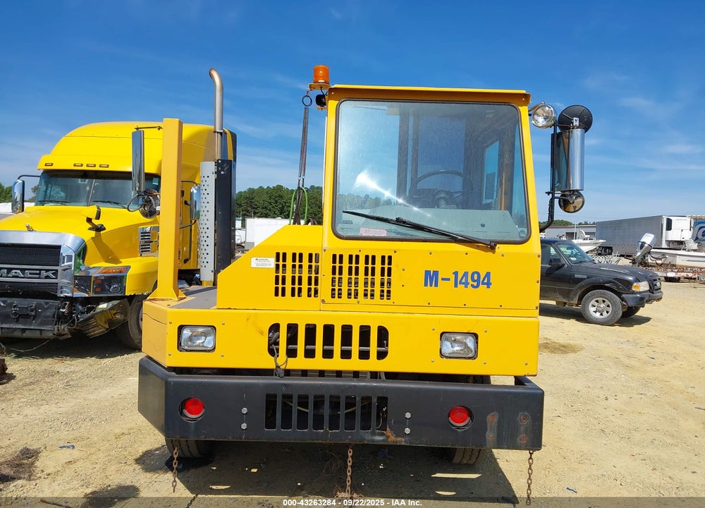 2013 OTTAWA YARD TRUCK VIN: EINF814EE13332872