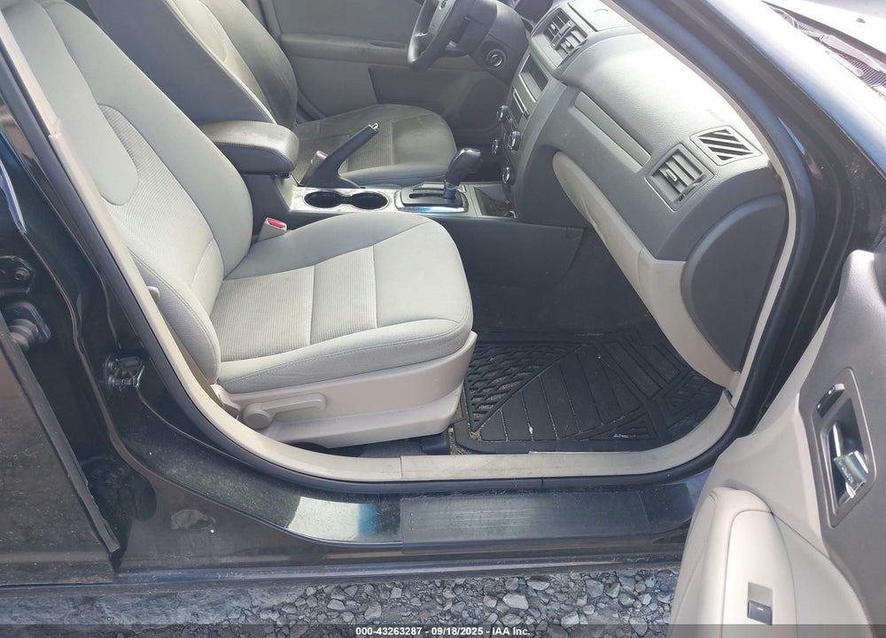 2011 FORD FUSION VIN: 3FAHP0HA2BR179761