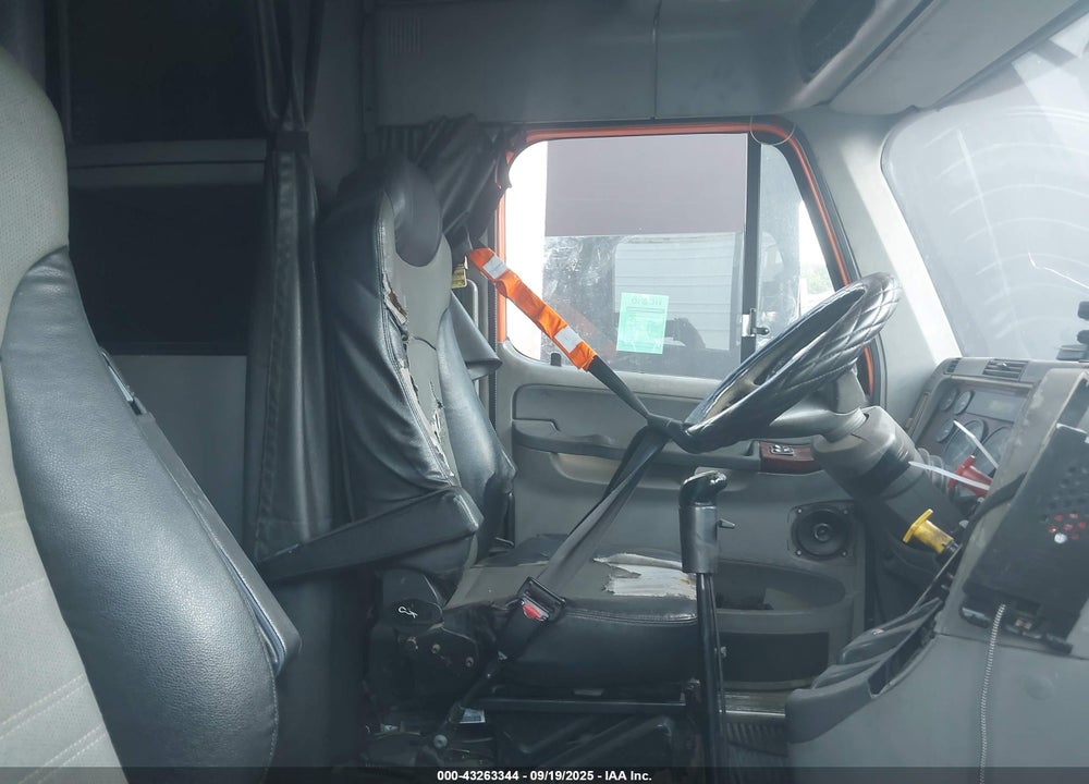 2006 FREIGHTLINER CONVENTIONAL ST120 VIN: 1FUJBBCG06LU70659