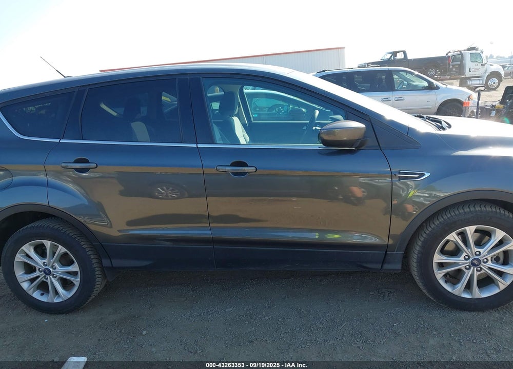 2017 FORD ESCAPE VIN: 1FMCU9G98HUD41673