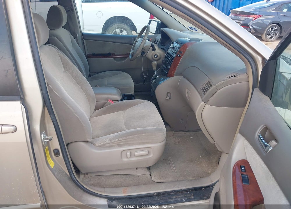 2005 TOYOTA SIENNA XLE VIN: 5TDZA22C95S308098
