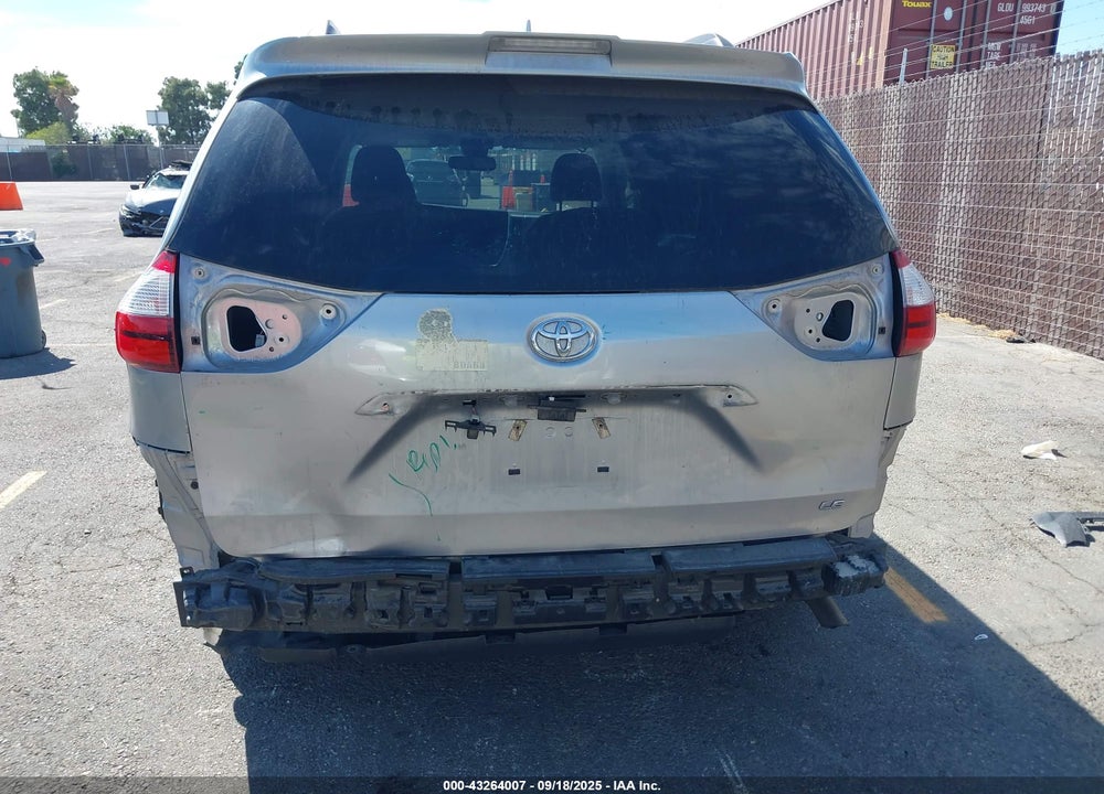 2018 TOYOTA SIENNA LE 8 PASSENGER VIN: 5TDKZ3DC5JS905210