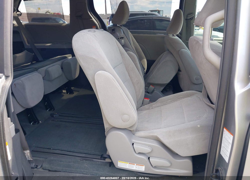 2018 TOYOTA SIENNA LE 8 PASSENGER VIN: 5TDKZ3DC5JS905210