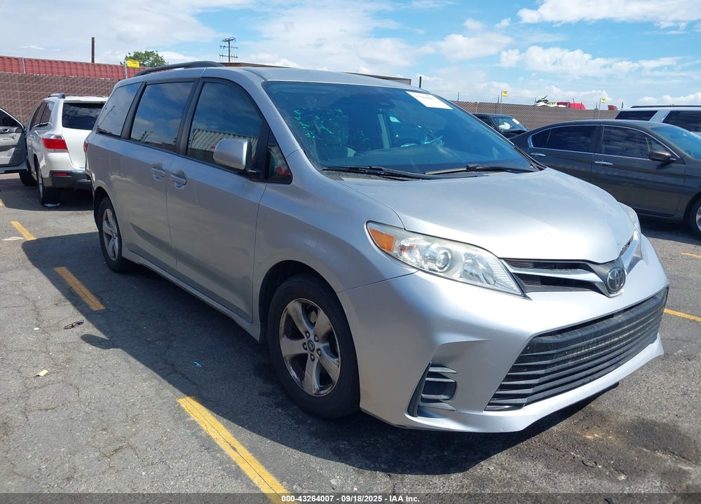 2018 TOYOTA SIENNA LE 8 PASSENGER VIN: 5TDKZ3DC5JS905210
