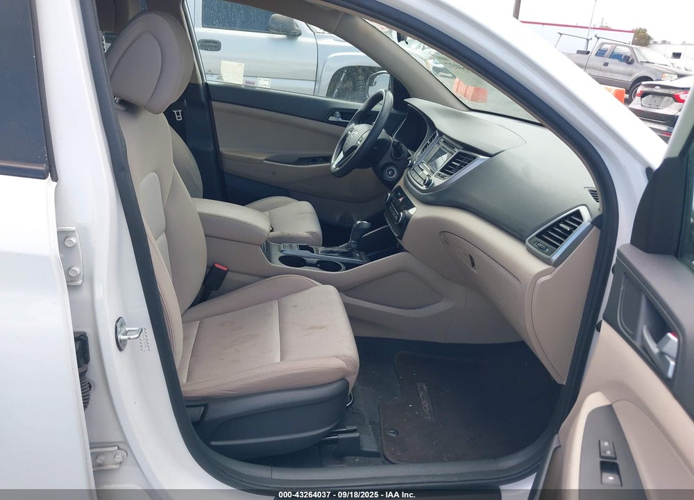 2016 HYUNDAI TUCSON SE VIN: KM8J33A40GU161574