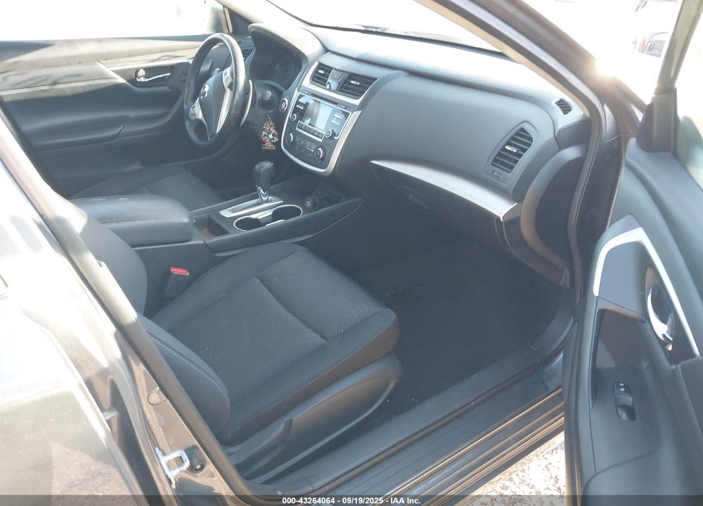 2017 NISSAN ALTIMA VIN: 1N4AL3AP1HC111732