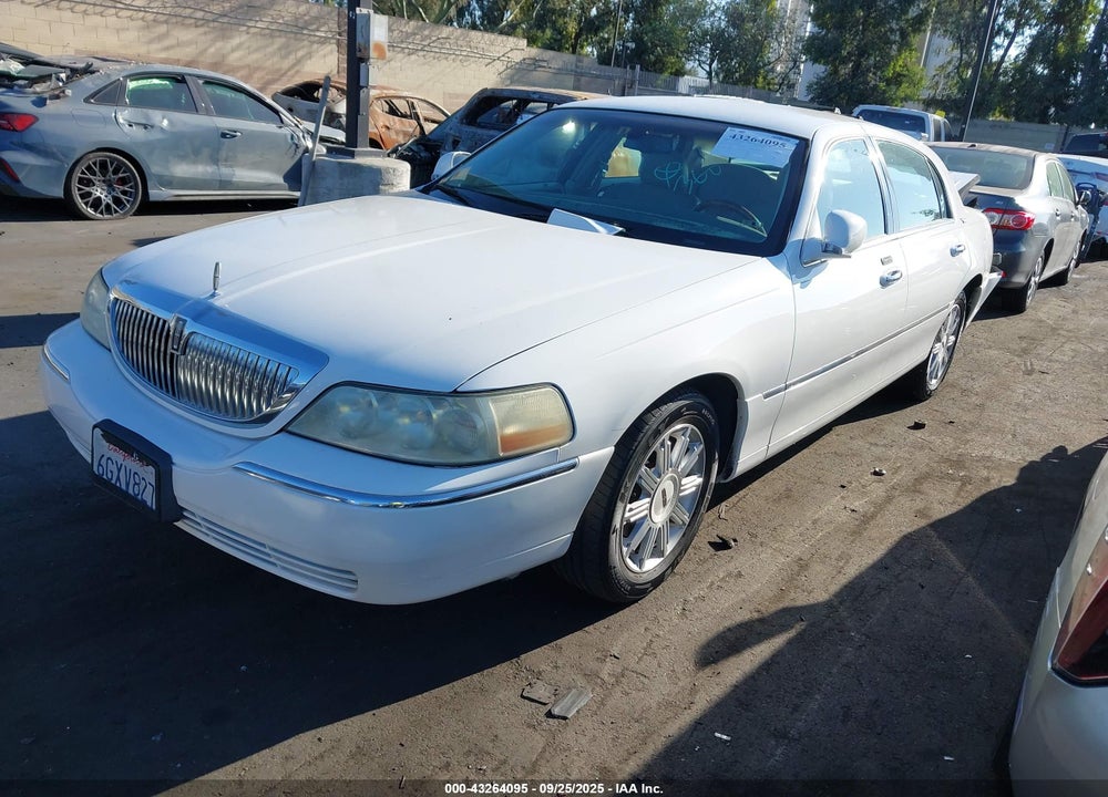 2009 LINCOLN TOWN CAR VIN: 2LNHM82V69X623390