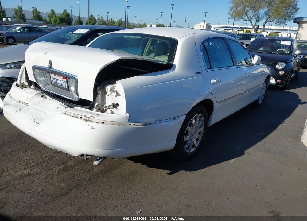 2009 LINCOLN TOWN CAR VIN: 2LNHM82V69X623390
