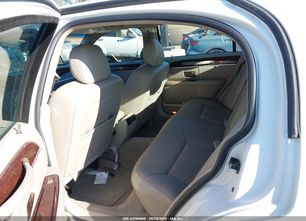 2009 LINCOLN TOWN CAR VIN: 2LNHM82V69X623390