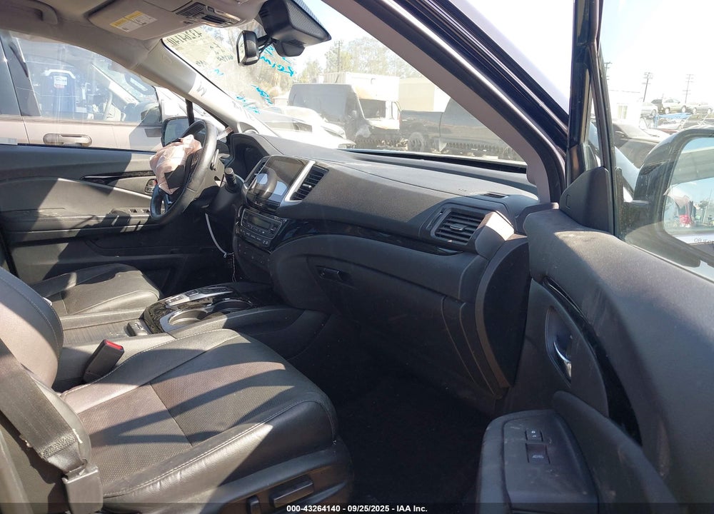 2018 HONDA PILOT VIN: 5FNYF6H0XJB060749