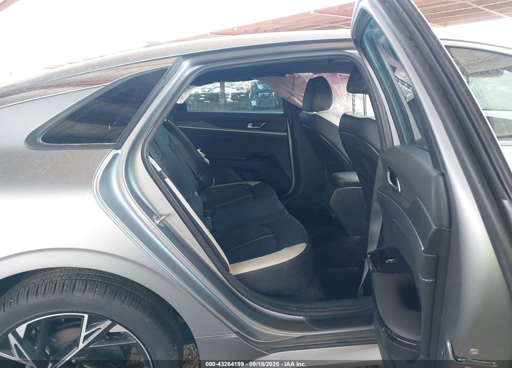 2025 KIA K5 VIN: KNAG64J7XS5300700