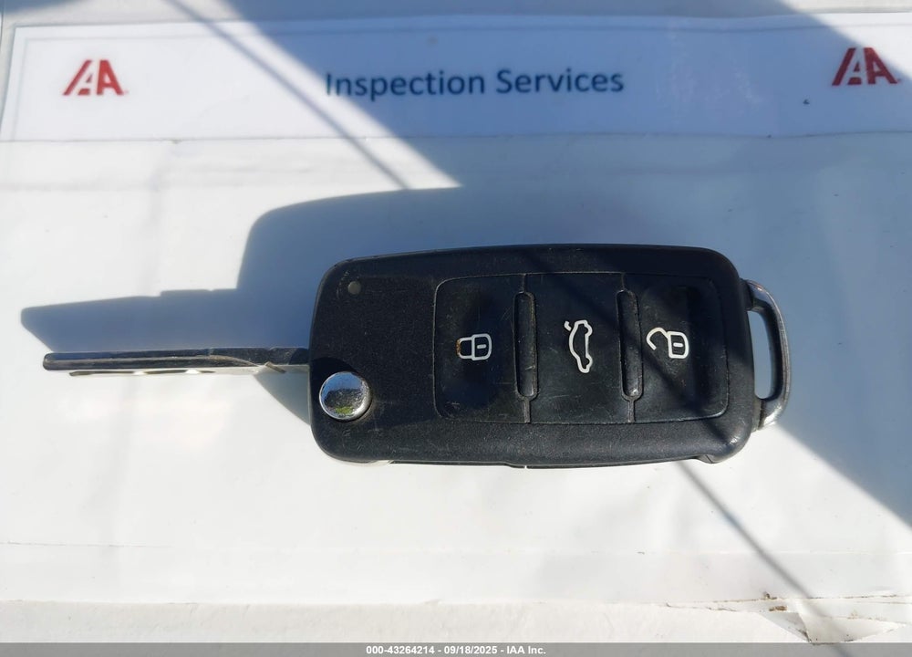 2015 VOLKSWAGEN PASSAT VIN: 1VWAS7A32FC060446