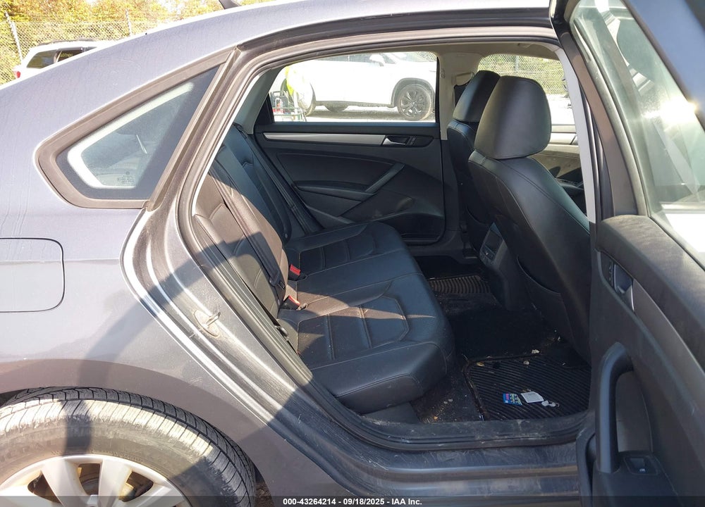 2015 VOLKSWAGEN PASSAT VIN: 1VWAS7A32FC060446