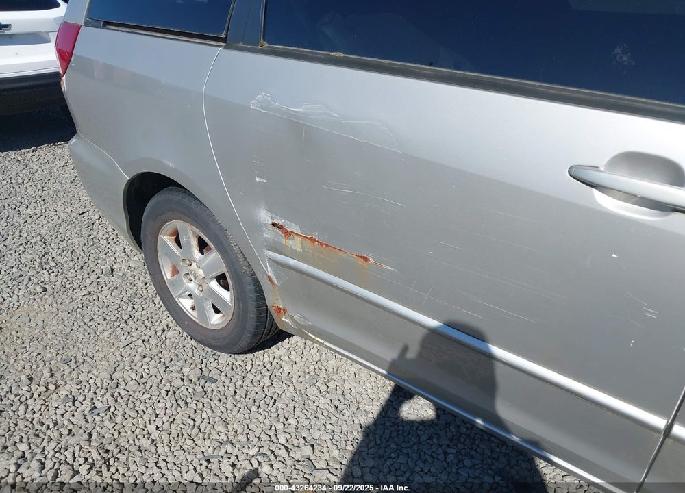 2004 TOYOTA SIENNA XLE VIN: 5TDZA22C84S181231