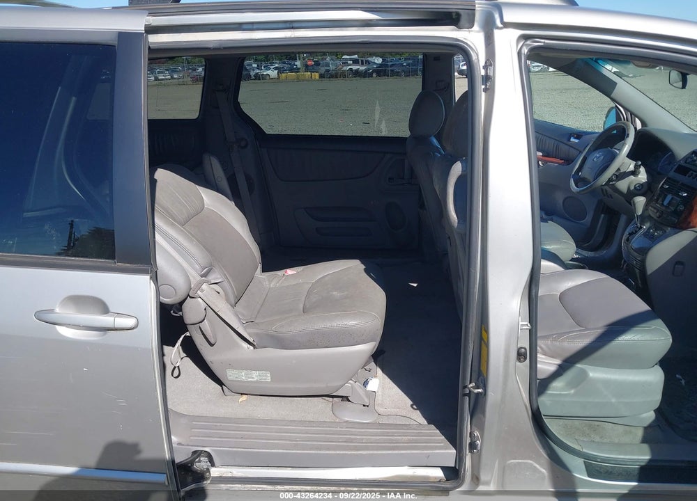 2004 TOYOTA SIENNA XLE VIN: 5TDZA22C84S181231