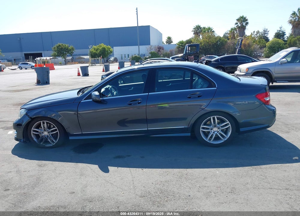 2013 MERCEDES-BENZ C 300 SPORT 4MATIC VIN: WDDGF8AB0DA762052