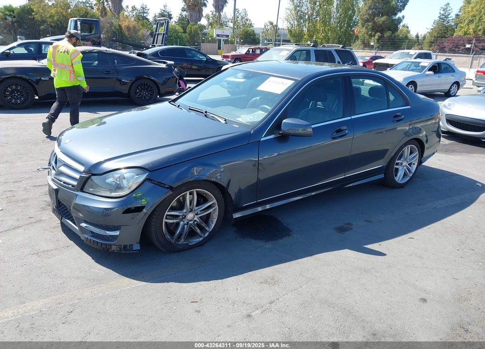 2013 MERCEDES-BENZ C 300 SPORT 4MATIC VIN: WDDGF8AB0DA762052