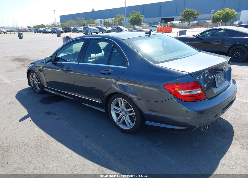 2013 MERCEDES-BENZ C 300 SPORT 4MATIC VIN: WDDGF8AB0DA762052