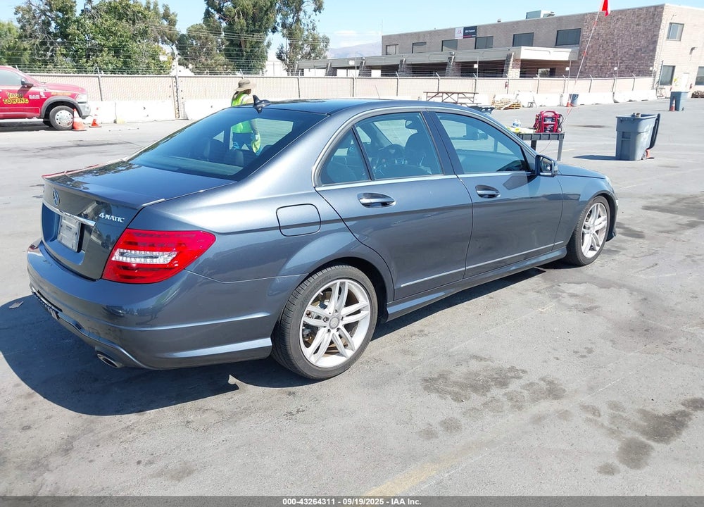 2013 MERCEDES-BENZ C 300 SPORT 4MATIC VIN: WDDGF8AB0DA762052