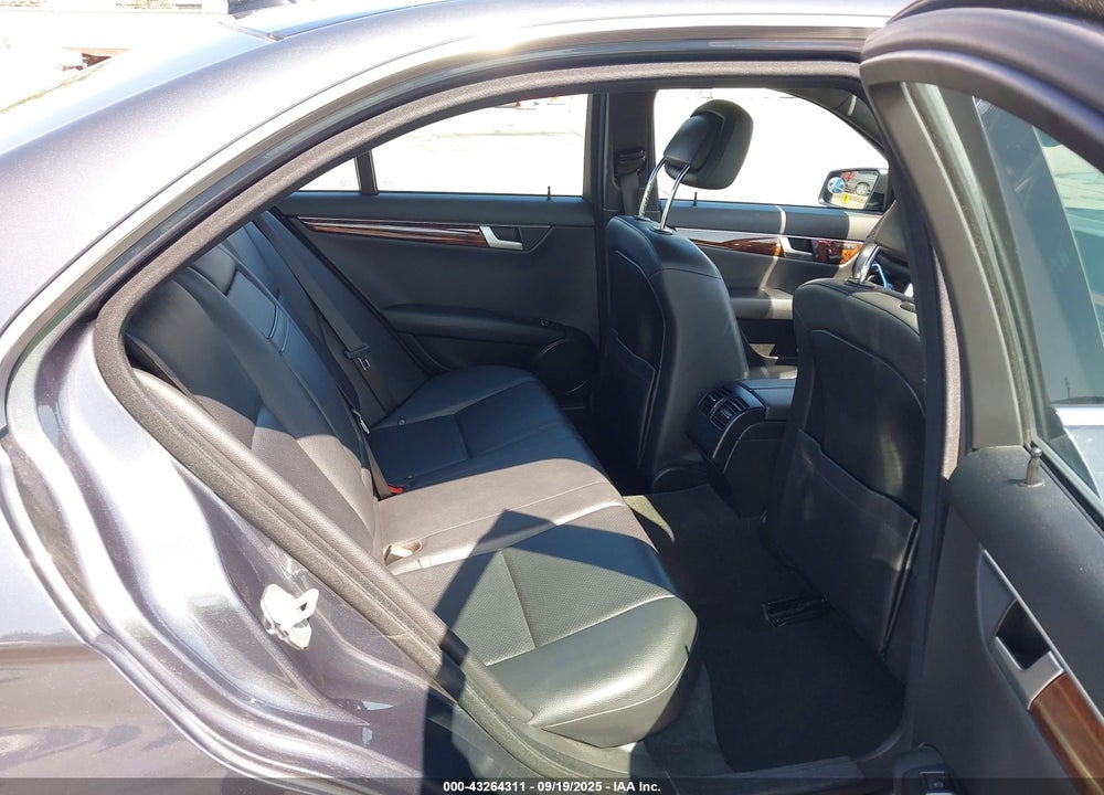 2013 MERCEDES-BENZ C 300 SPORT 4MATIC VIN: WDDGF8AB0DA762052