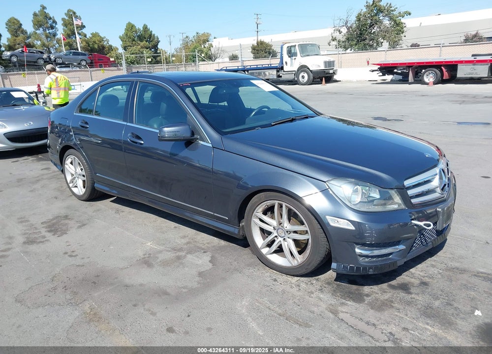 2013 MERCEDES-BENZ C 300 SPORT 4MATIC VIN: WDDGF8AB0DA762052