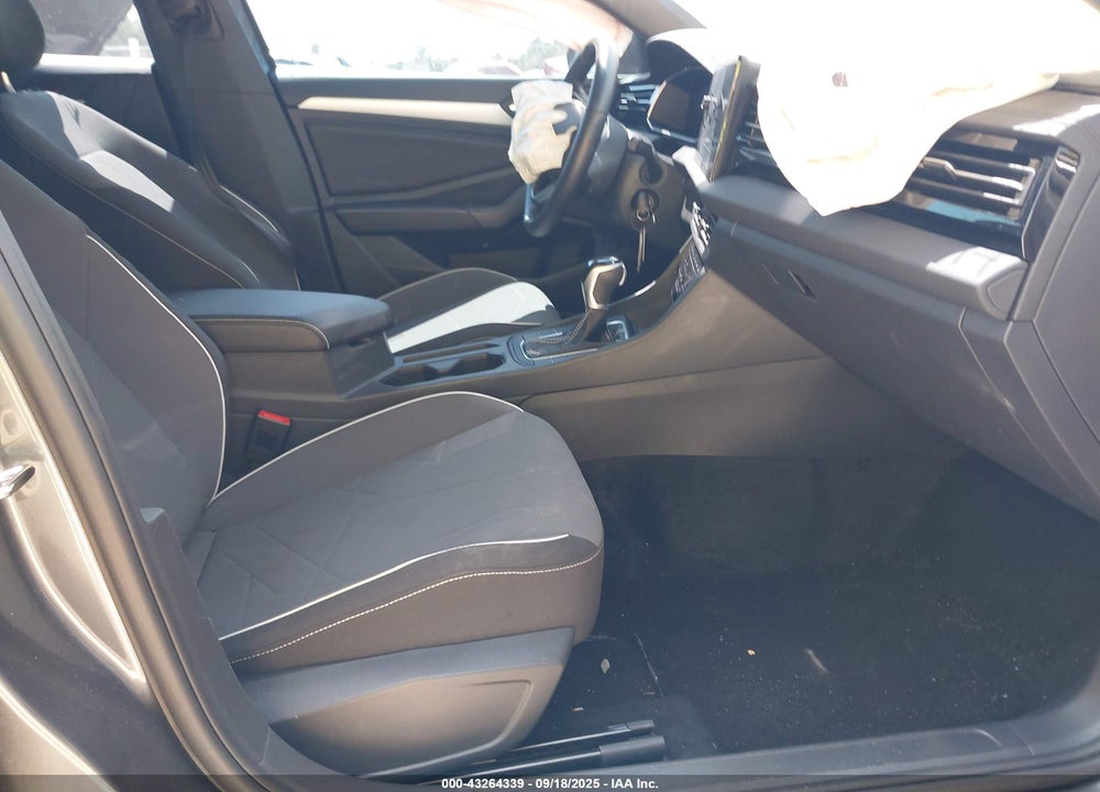 2025 VOLKSWAGEN JETTA VIN: 3VWBX7BU8SM051935