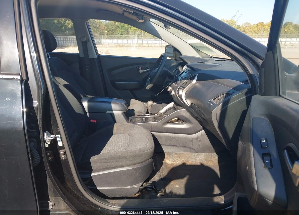 2010 HYUNDAI TUCSON GLS VIN: KM8JT3AC5AU041042