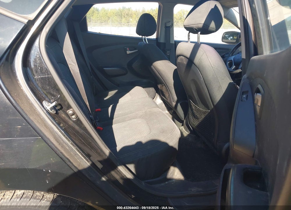 2010 HYUNDAI TUCSON GLS VIN: KM8JT3AC5AU041042