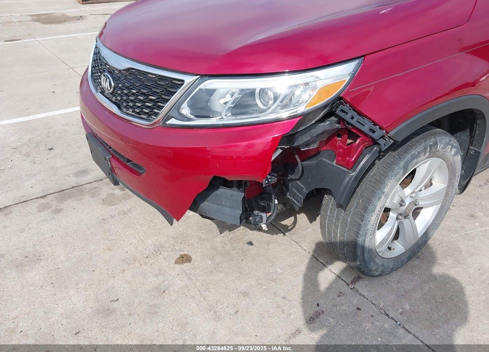2014 KIA SORENTO LX VIN: 5XYKT4A6XEG428265