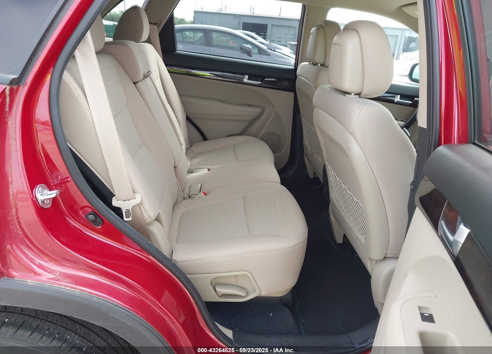 2014 KIA SORENTO LX VIN: 5XYKT4A6XEG428265