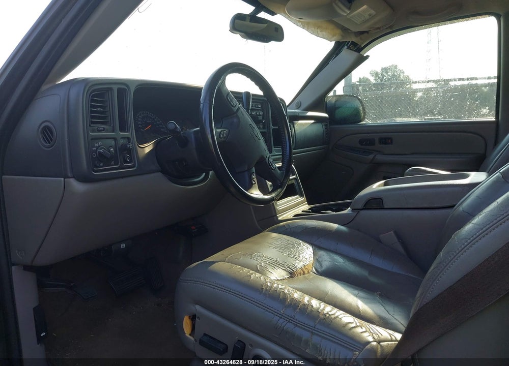 2005 CHEVROLET TAHOE LT VIN: 1GNEC13T75R187675