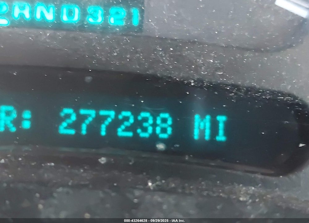 2005 CHEVROLET TAHOE LT VIN: 1GNEC13T75R187675
