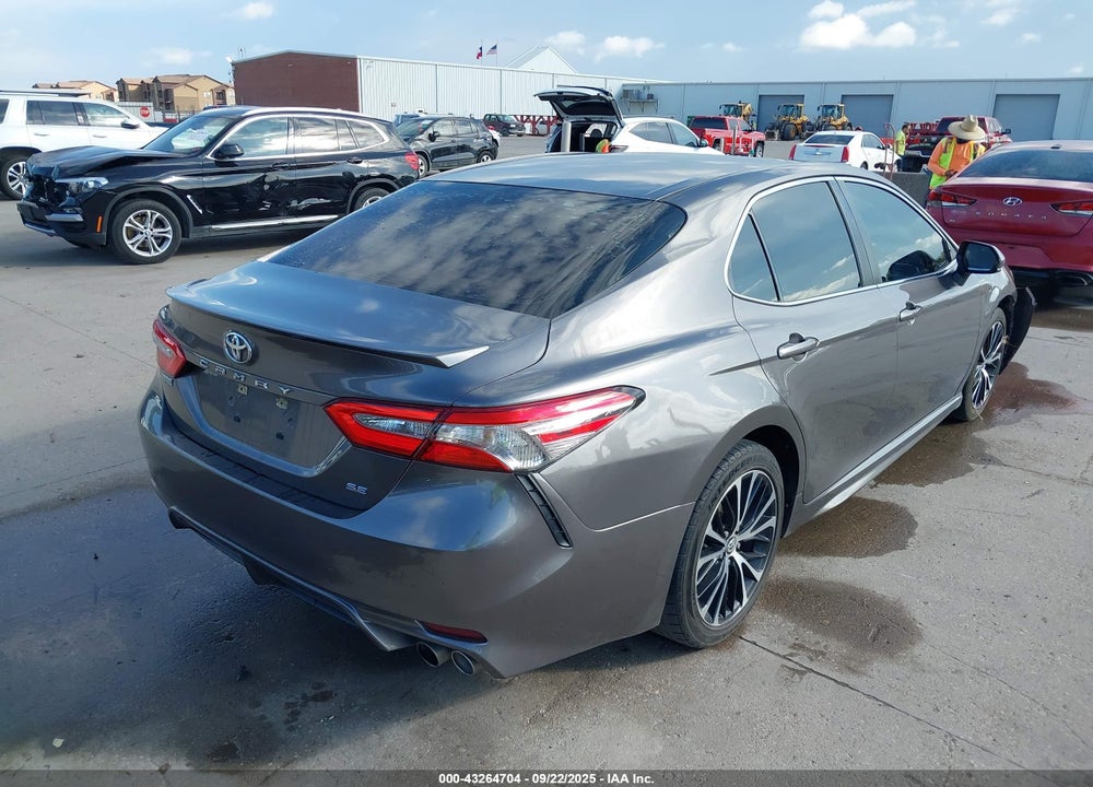 2018 TOYOTA CAMRY SE VIN: 4T1B11HK5JU572463