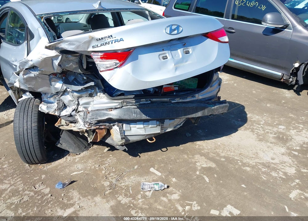 2013 HYUNDAI ELANTRA VIN: 5NPDH4AE7DH203486