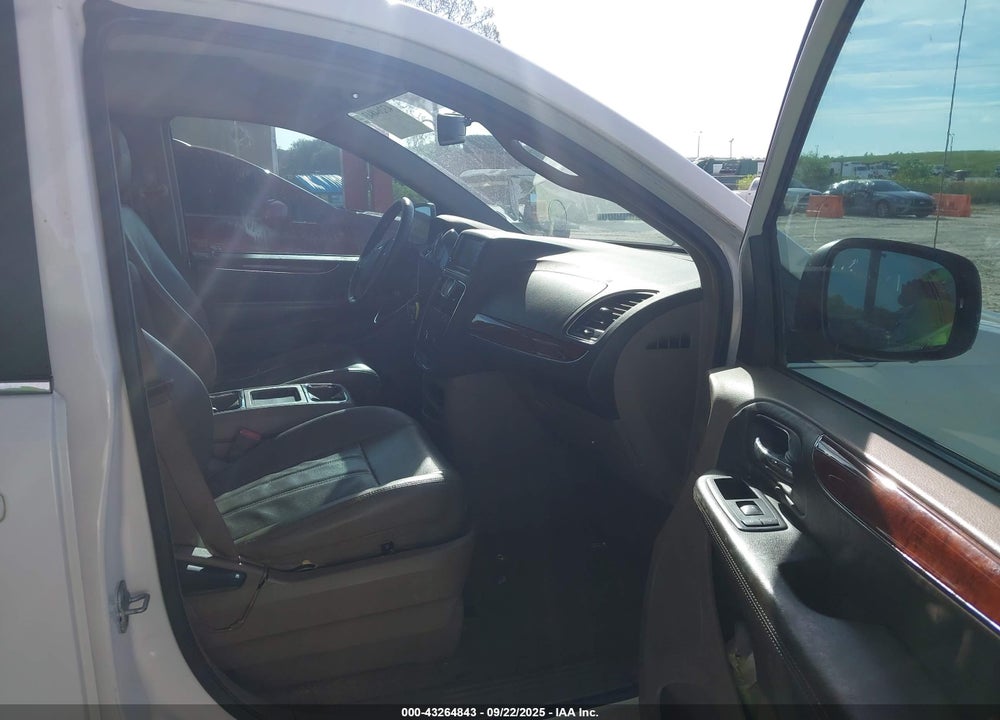 2013 CHRYSLER TOWN & COUNTRY VIN: 2C4RC1BG0DR696787