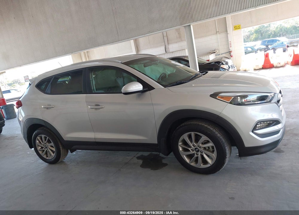 2016 HYUNDAI TUCSON VIN: KM8J33A48GU172368