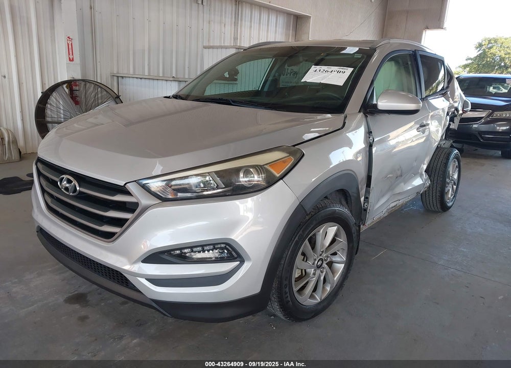 2016 HYUNDAI TUCSON VIN: KM8J33A48GU172368