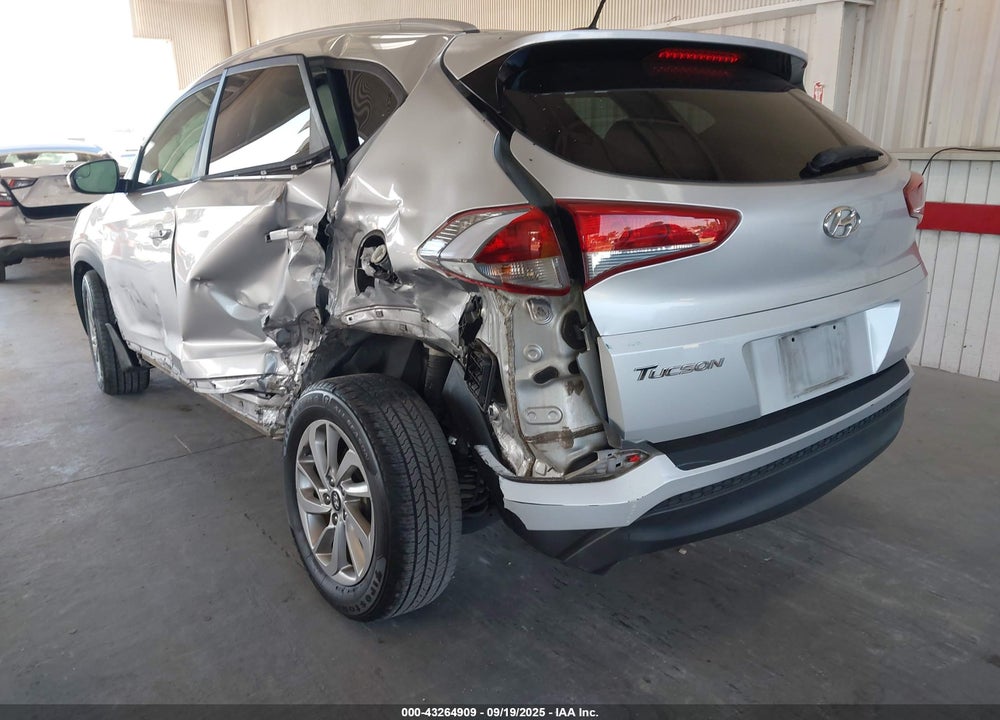 2016 HYUNDAI TUCSON VIN: KM8J33A48GU172368