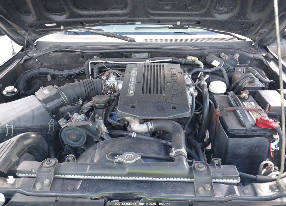 2000 MITSUBISHI MONTERO SPORT ES VIN: JA4LS21HXYP041143